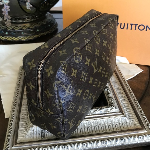 Gorgeous Louis Vuitton Unisex Trousse 28 Toiletries Bag Cosmetic Case - Picture 3 of 15